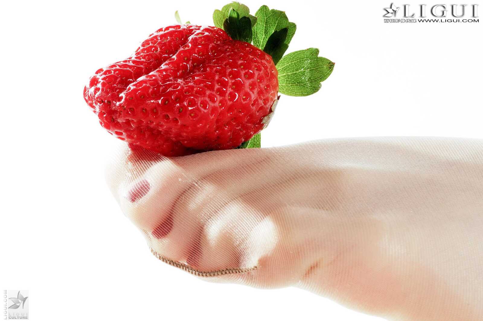 Model 雯雯《水果玉足》 [丽柜LiGui] 美足写真图片第9张