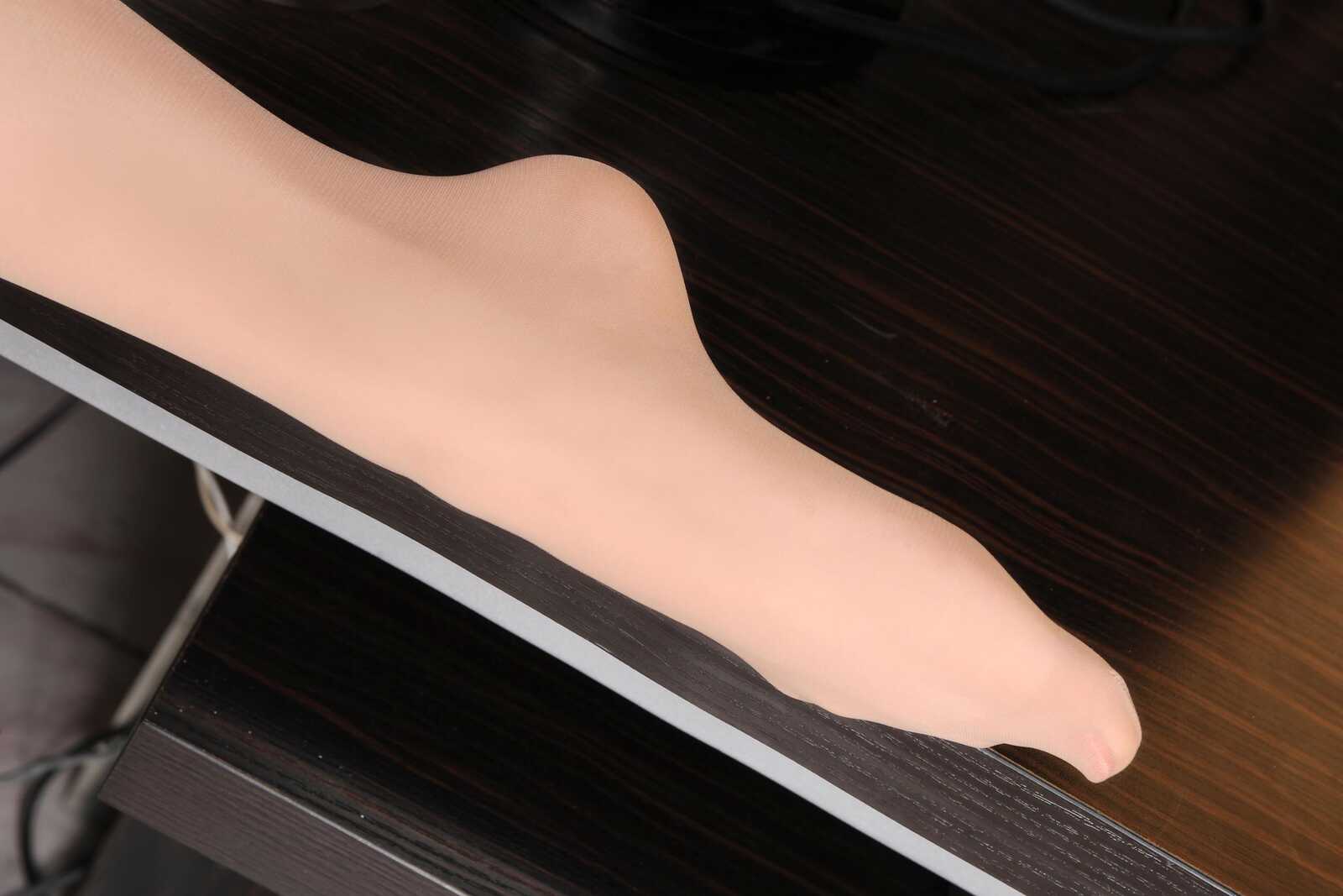 Model 桃子《办公室丝足秀》上下合集 [丽柜LiGui第2张