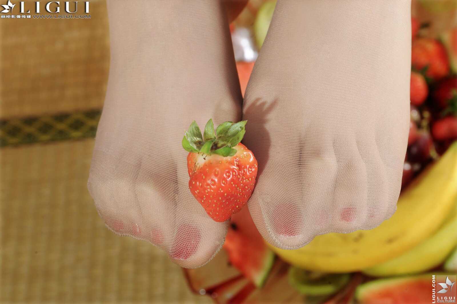 Model 文欣《和服睡衣水果丝足》 [丽柜LiGui] 美腿第10张