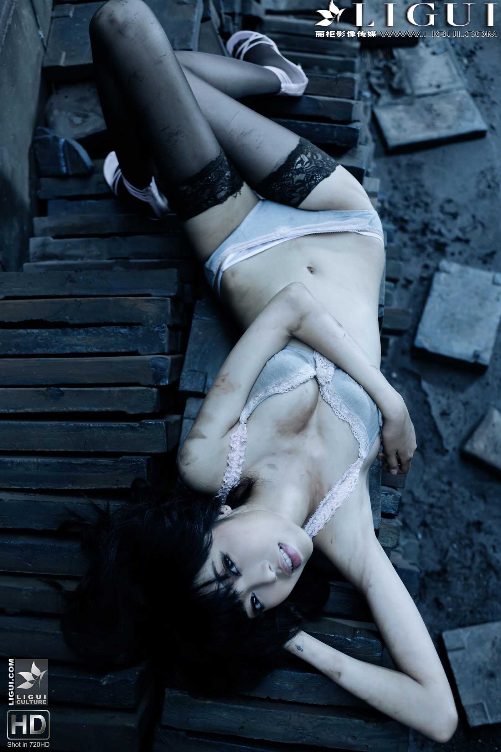 Model 梦露《黑丝女郎外拍魅惑》上下合集 [丽柜第9张