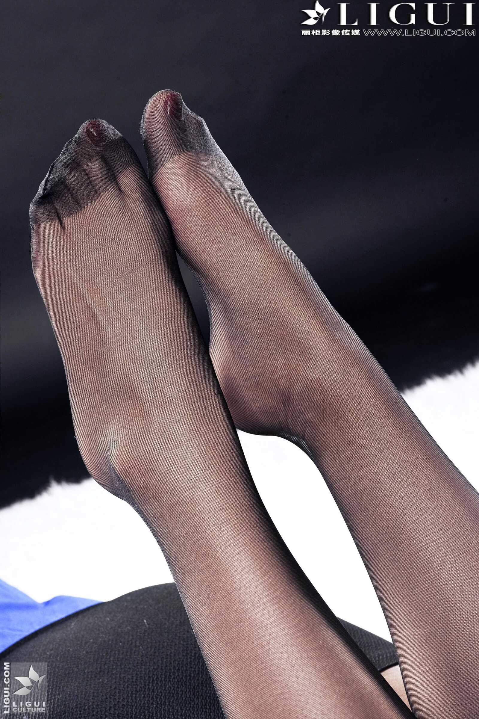 Model 安娜《职业装黑丝美足》 [丽柜LiGui] 美腿玉第4张