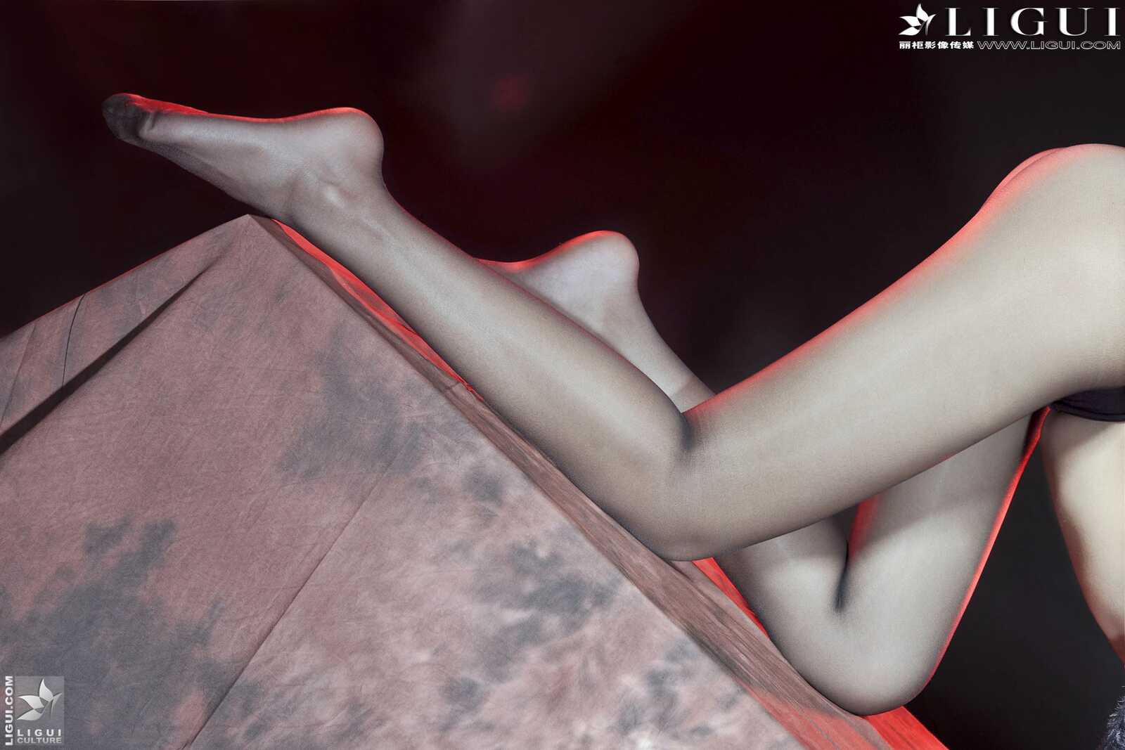 Model 司琪《皮草黑丝女郎》 [丽柜LiGui] 美腿玉足第8张