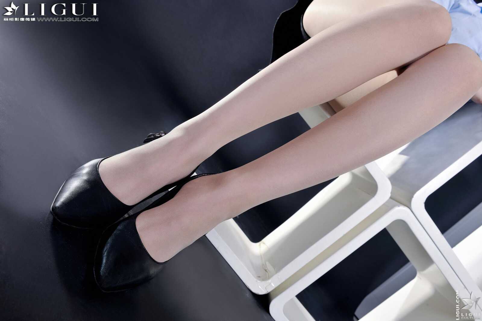 Model 凌凌《职业装制服丝足》上下合集  [丽柜L第13张