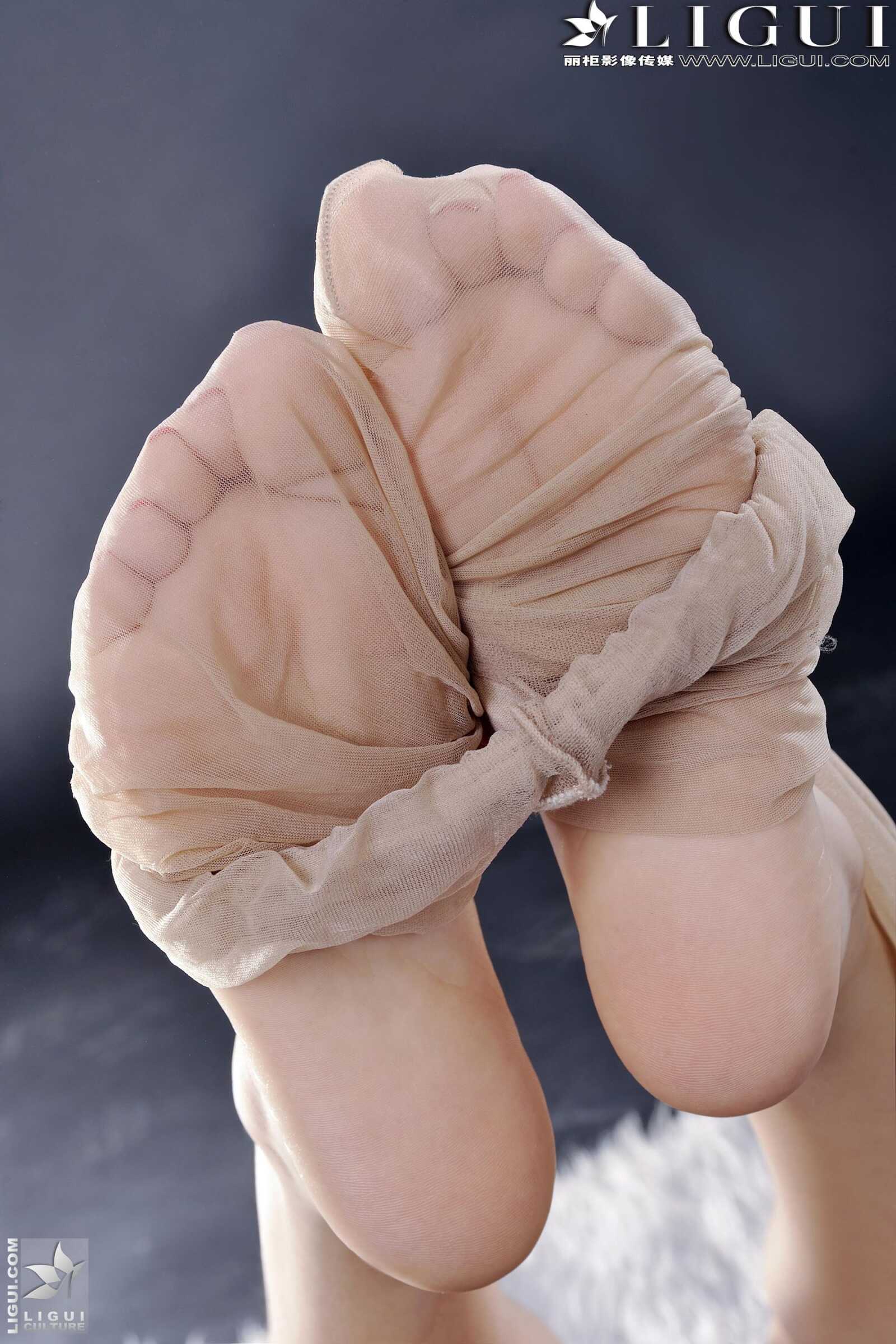 Model 凌凌《职业装制服丝足》上下合集 [丽柜L第1张