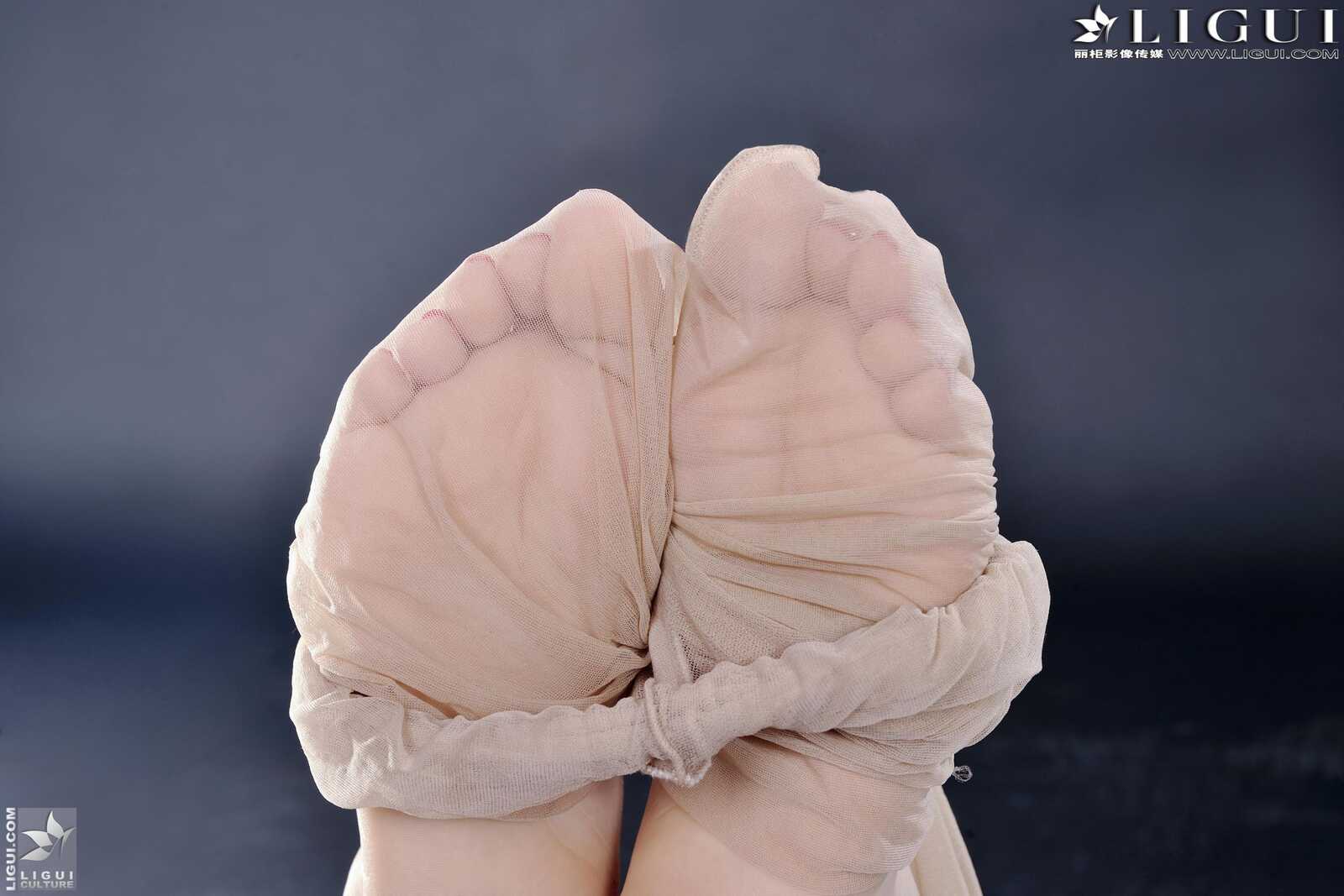 Model 凌凌《职业装制服丝足》上下合集 [丽柜L第1张