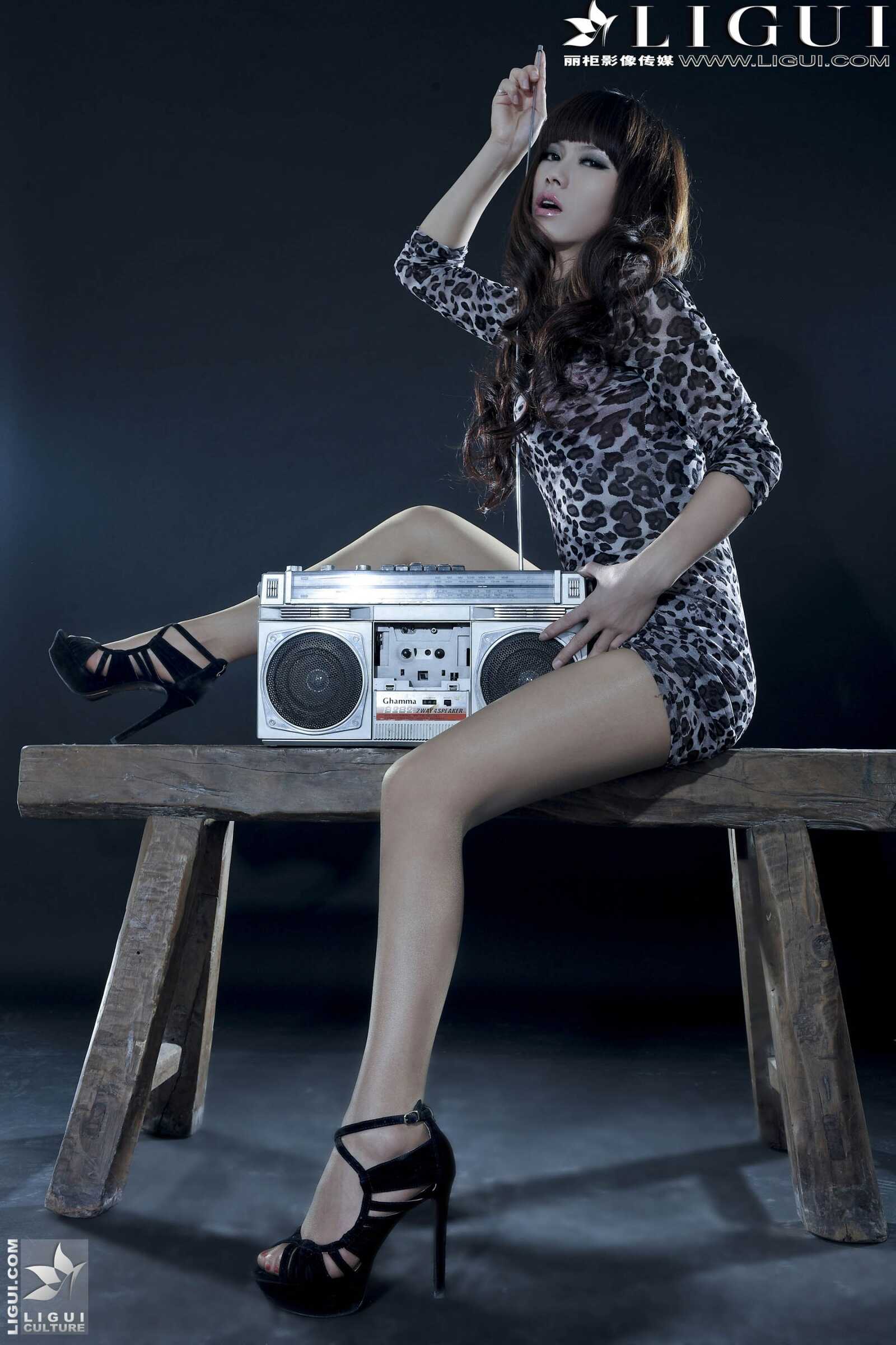 Model 晴晴《豹纹高跟女郎丝足》 [丽柜LiGui] 美腿第16张