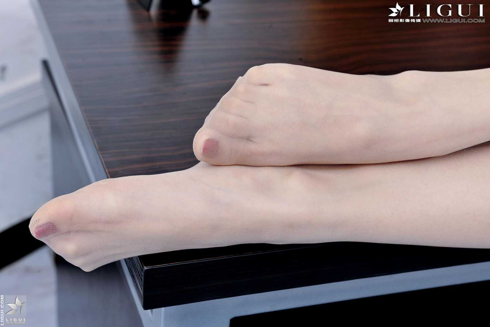 Model 可馨《办公室肉丝袜诱惑》 [丽柜LiGui]美腿玉第5张