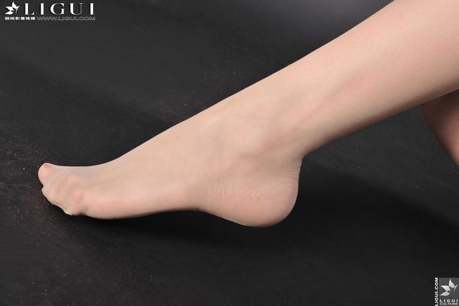 Model 文欣 美腿玉足写真图片 [丽柜LiGui] 2013.03.1第3张