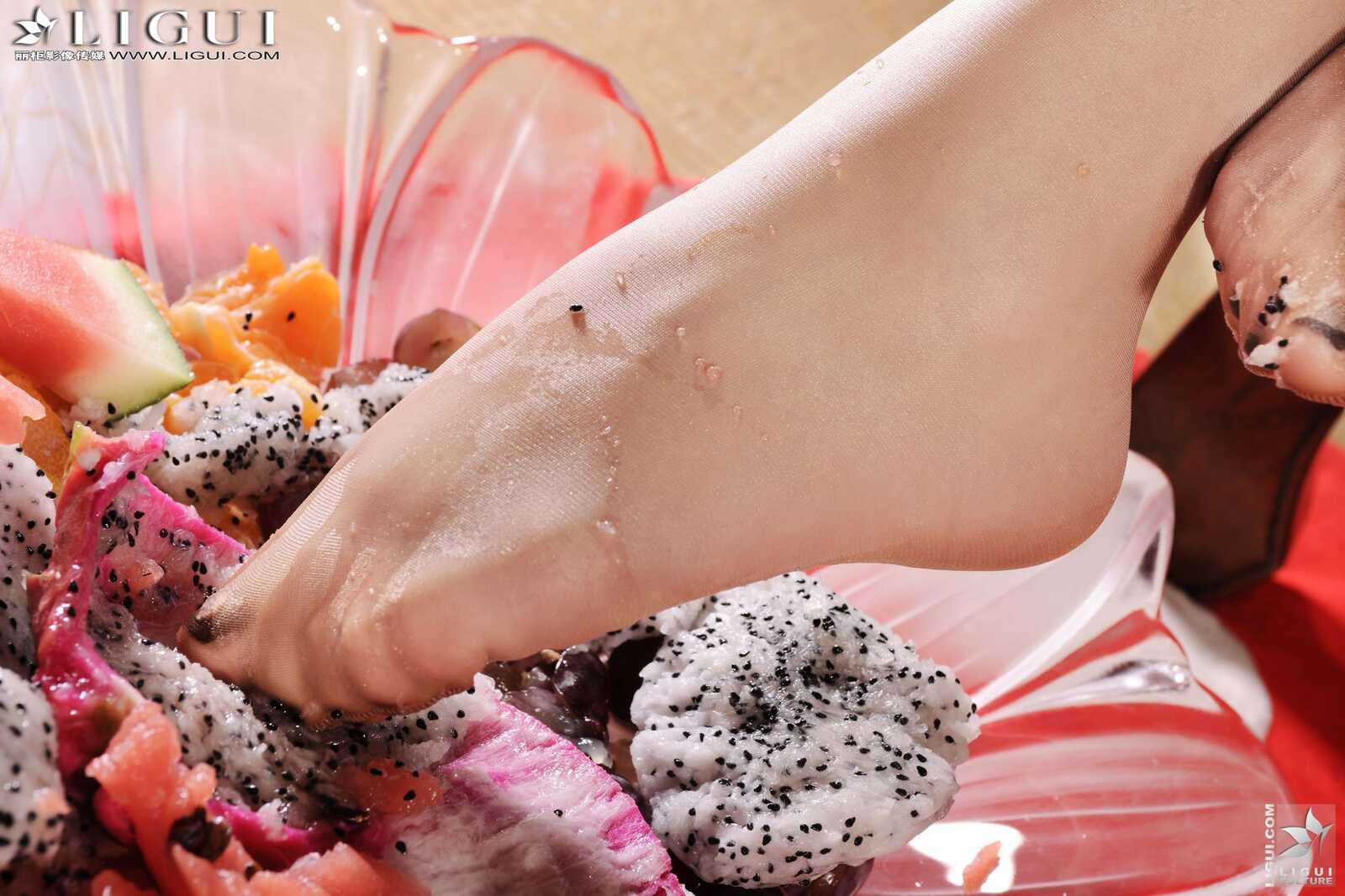 Model 英子《睡衣美女水果丝足》 [丽柜贵足LiGui第1张