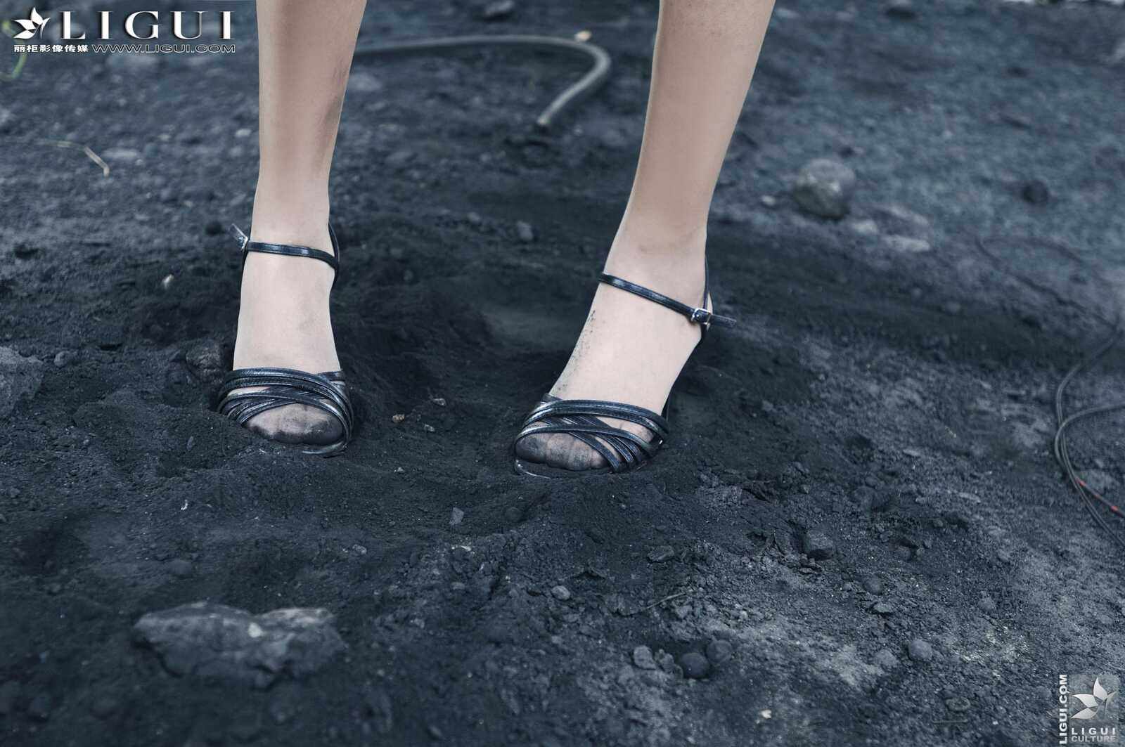 Model 孟露《黑丝高跟外拍》 [丽柜LiGui] 美腿玉足第4张
