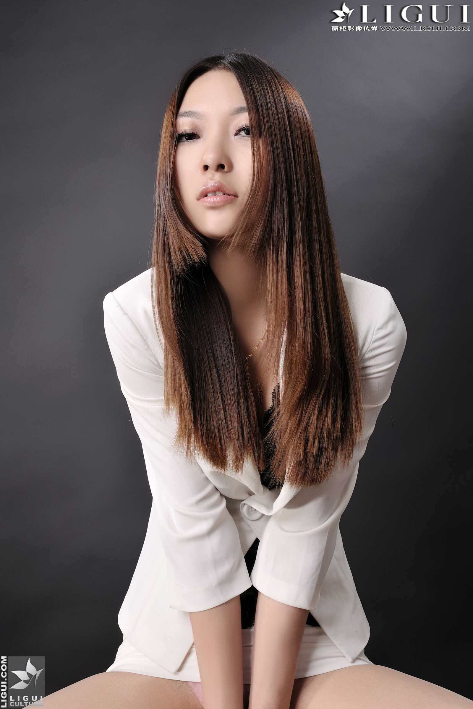 [丽柜LiGui] Model 文欣《OL职业装》上下全集 美腿玉第5张