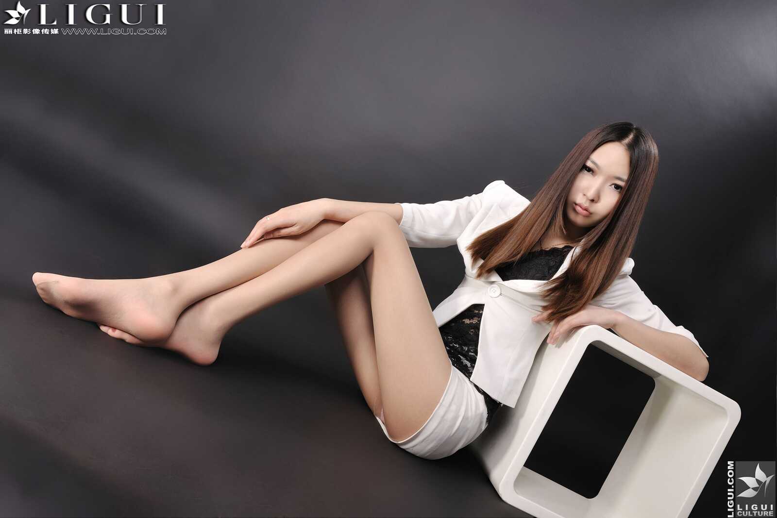 [丽柜LiGui] Model 文欣《OL职业装》上下全集 美腿玉第3张