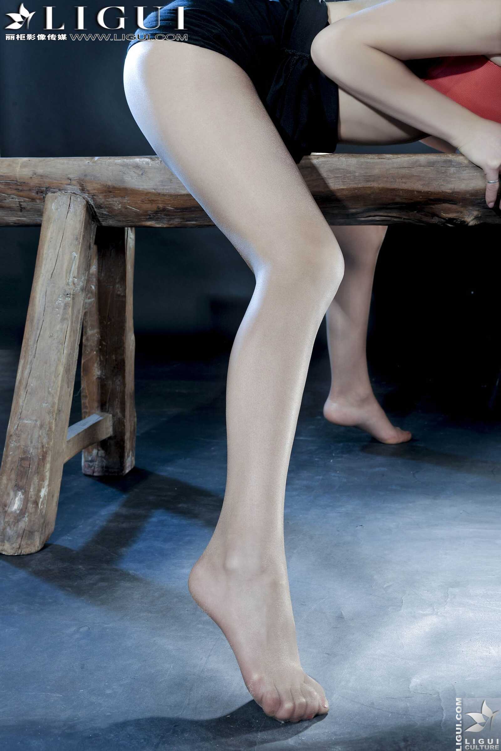 Model 晴晴《极品高跟女郎丝足魅惑》上下全集第1张