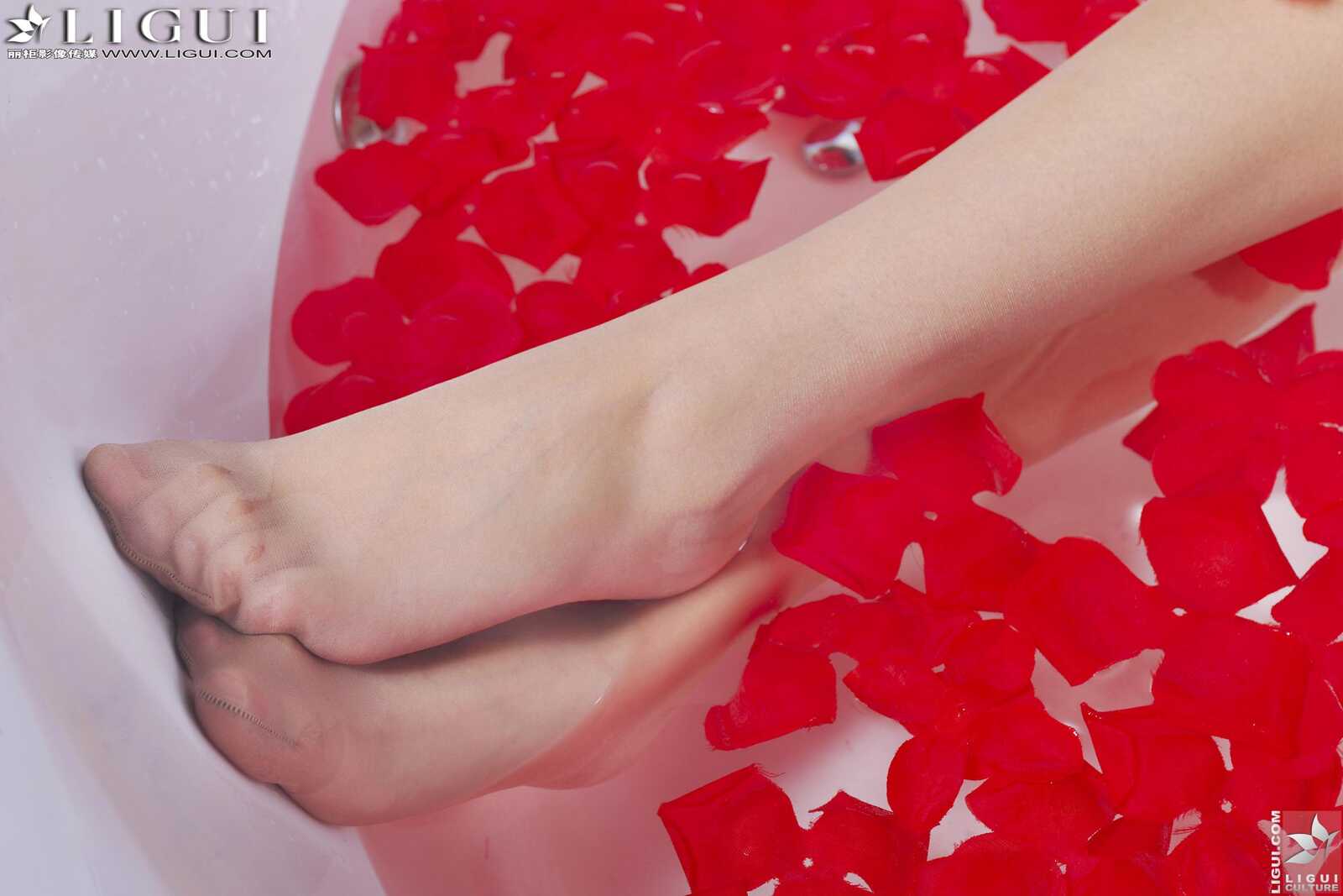 Model 小杨幂《浴室湿足》上下全集 [丽柜贵足] 美第10张