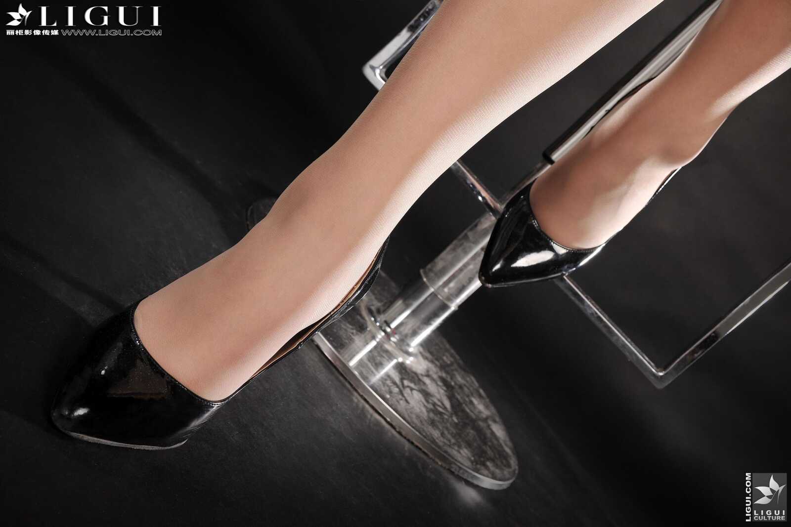 [丽柜贵足LiGui] Model Amily《OL职业装高跟美足》上第12张