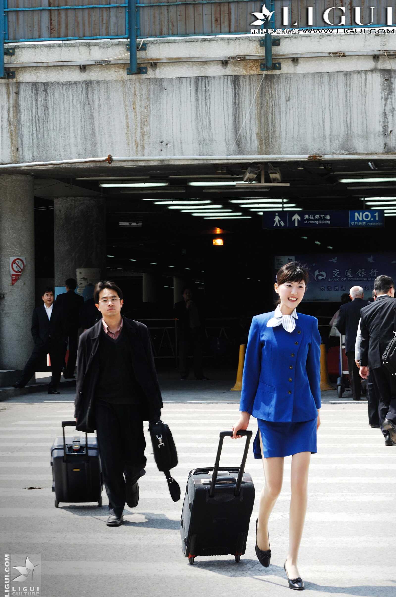 Model 婷婷《空姐系列》 [丽柜LiGui] 美腿丝足写真第5张