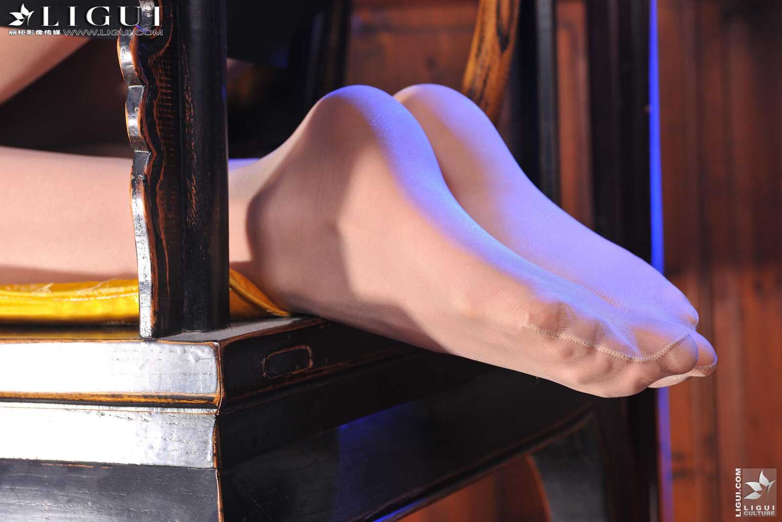 [丽柜贵足LiGui] Model 潼潼《职业装高跟美足》美腿第7张