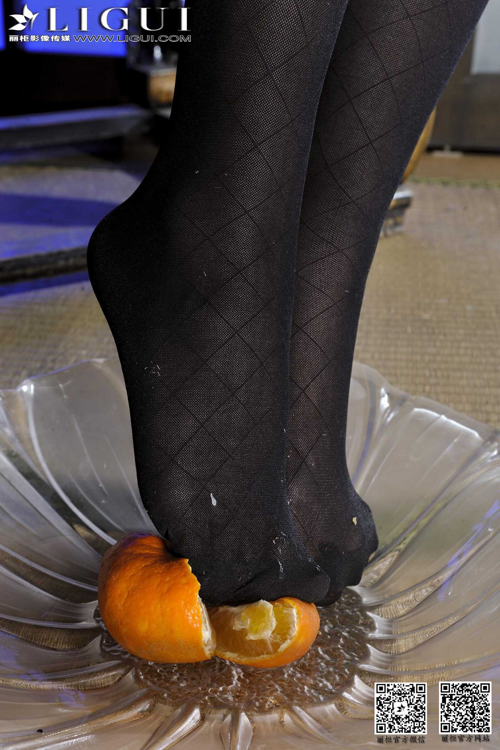 [丽柜贵足LiGui] Model 文静《蕾丝旗袍+黑丝美足》第6张