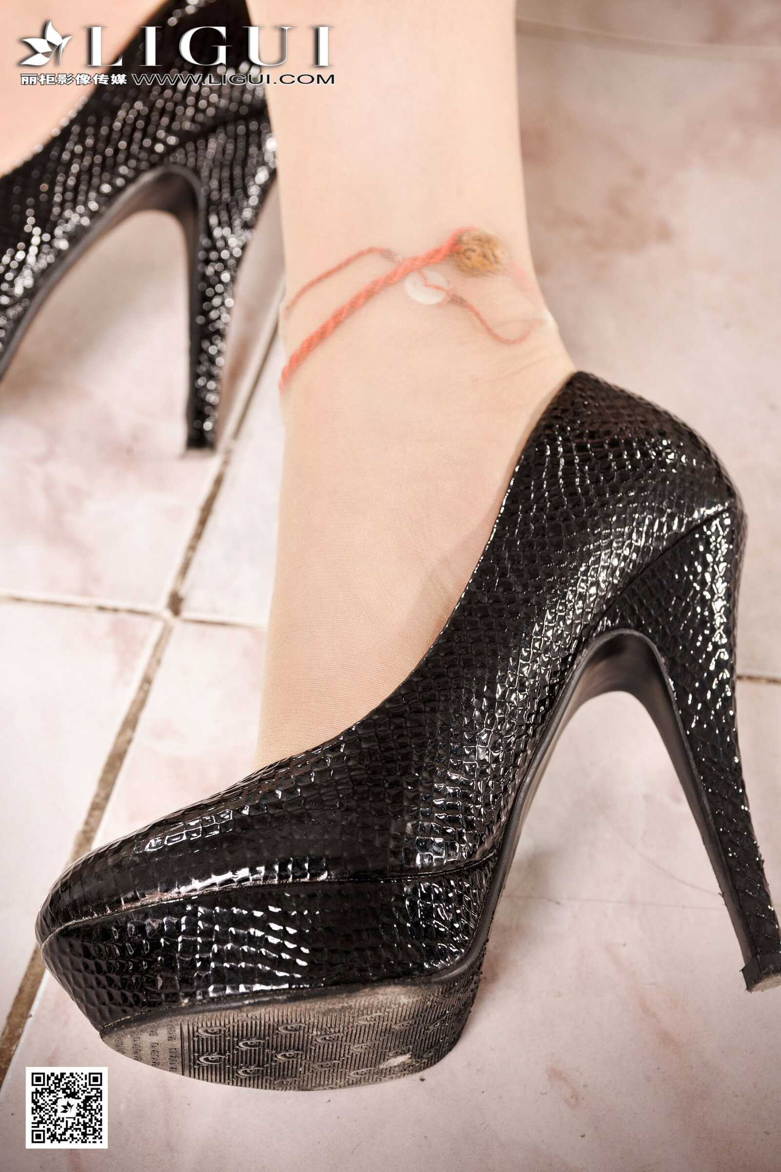 Model 凌凌《肉丝袜丝足诱惑》上下全集 [丽柜贵足第16张