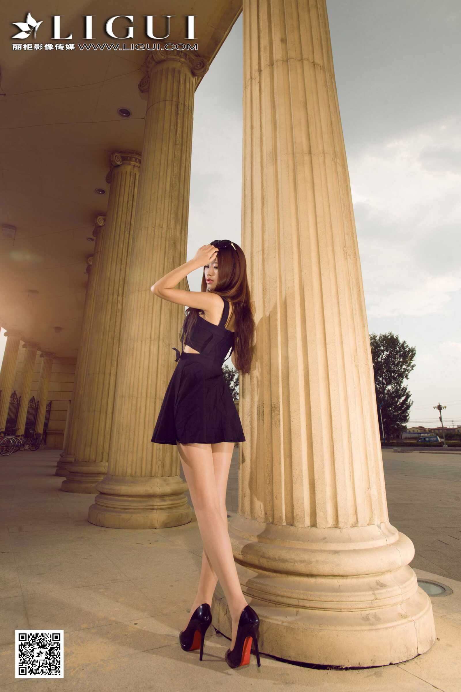 [丽柜贵足LiGui] Model 语寒《街拍时尚超短裙女郎》第14张