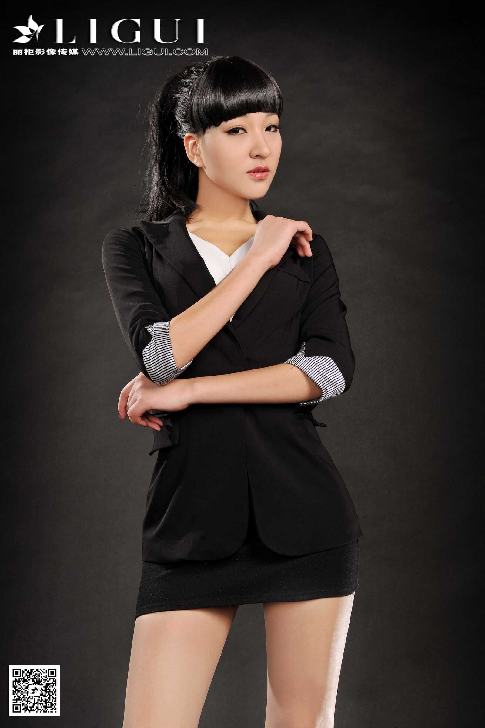 Model Amily《职业装肉丝袜高跟丝足》上下全集 [丽第17张