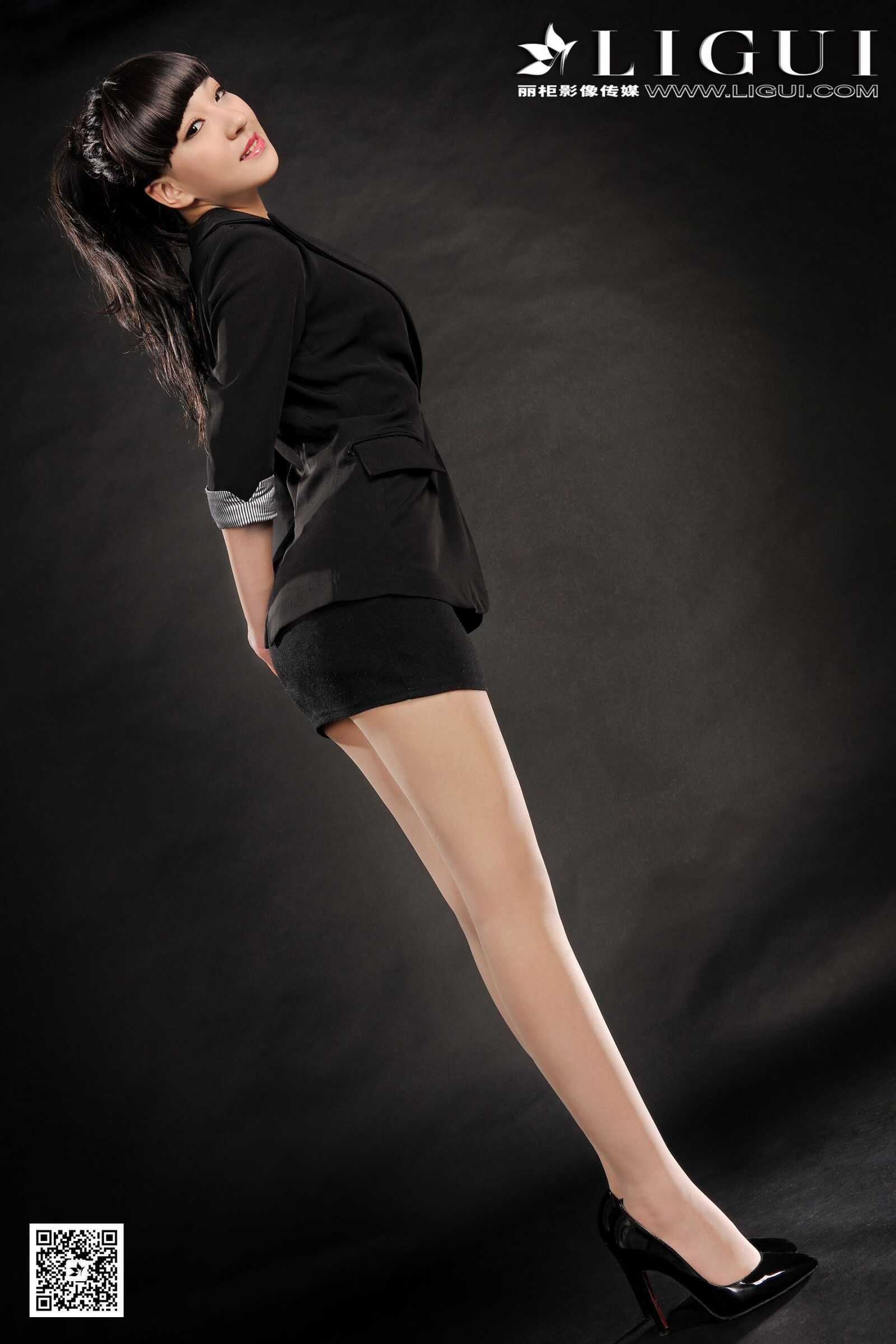 Model Amily《职业装肉丝袜高跟丝足》上下全集 [丽第14张
