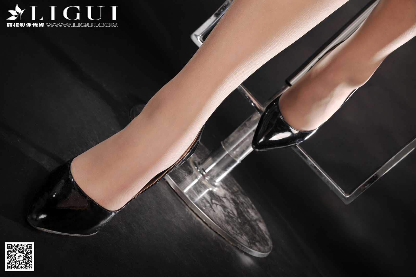 Model Amily《职业装肉丝袜高跟丝足》上下全集 [丽第12张