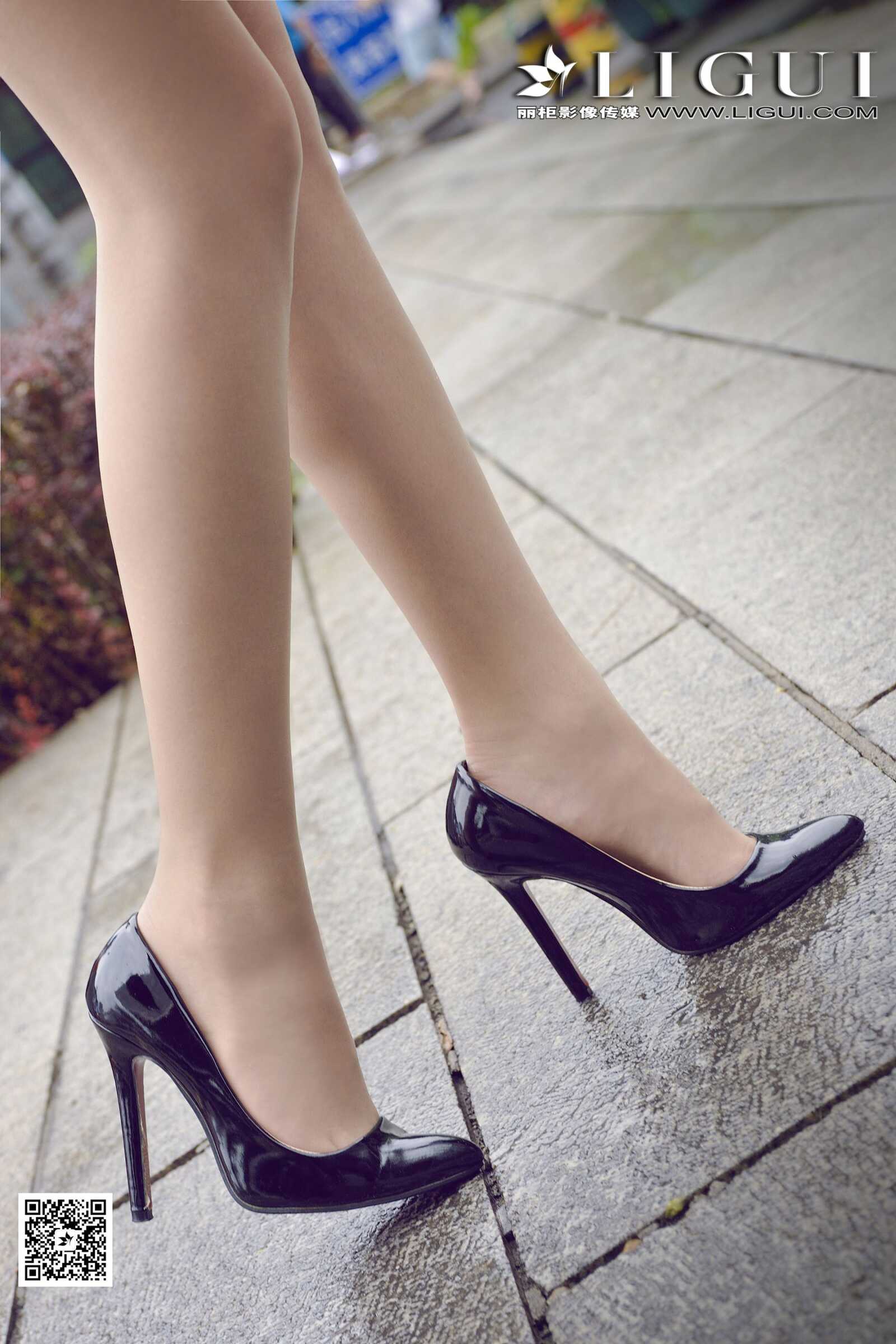 可馨《下雨天街拍OL》 [丽柜] 美腿丝足写真集第10张
