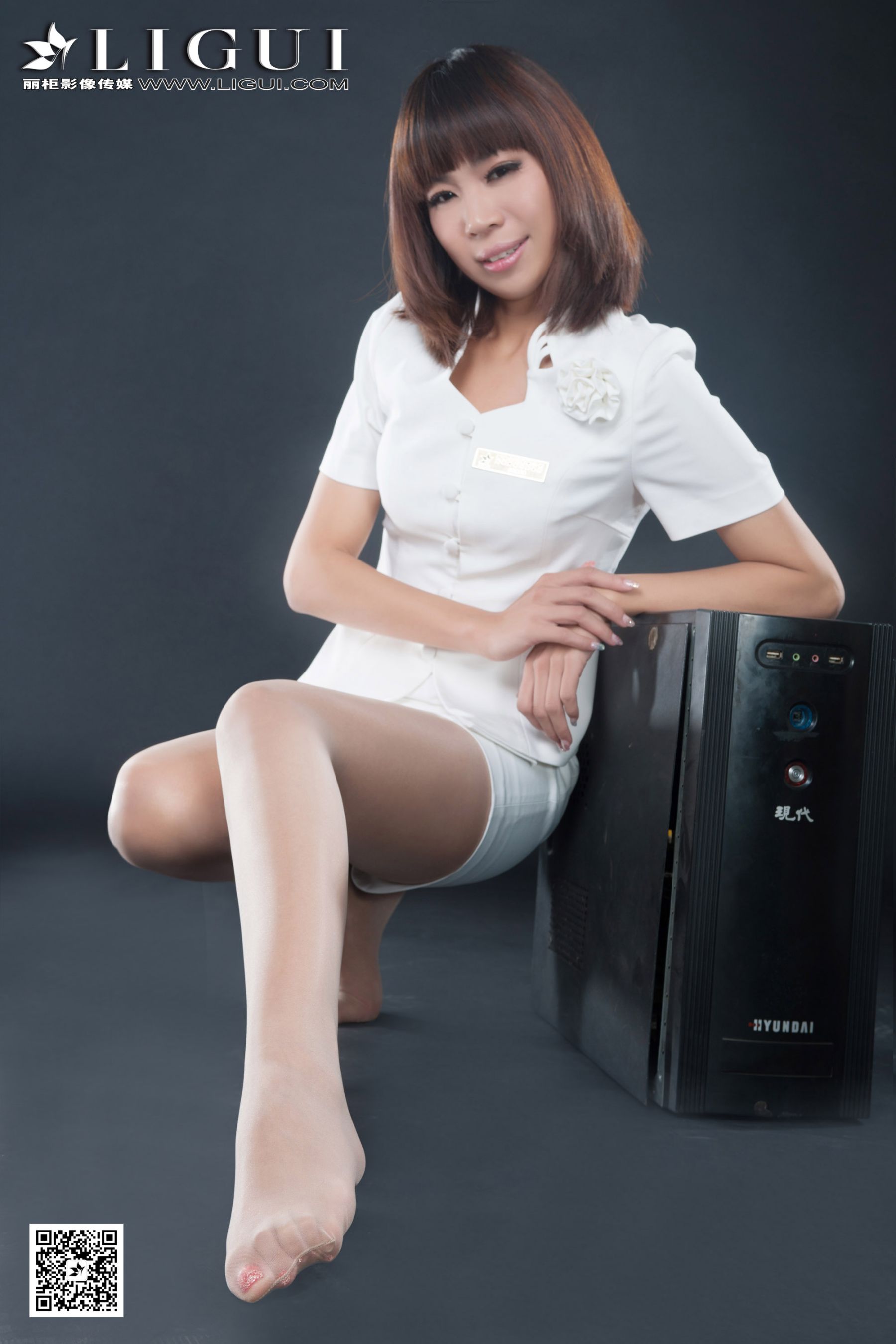 Model 甜甜《职业装肉丝袜丝足》上下全集 [丽柜第12张