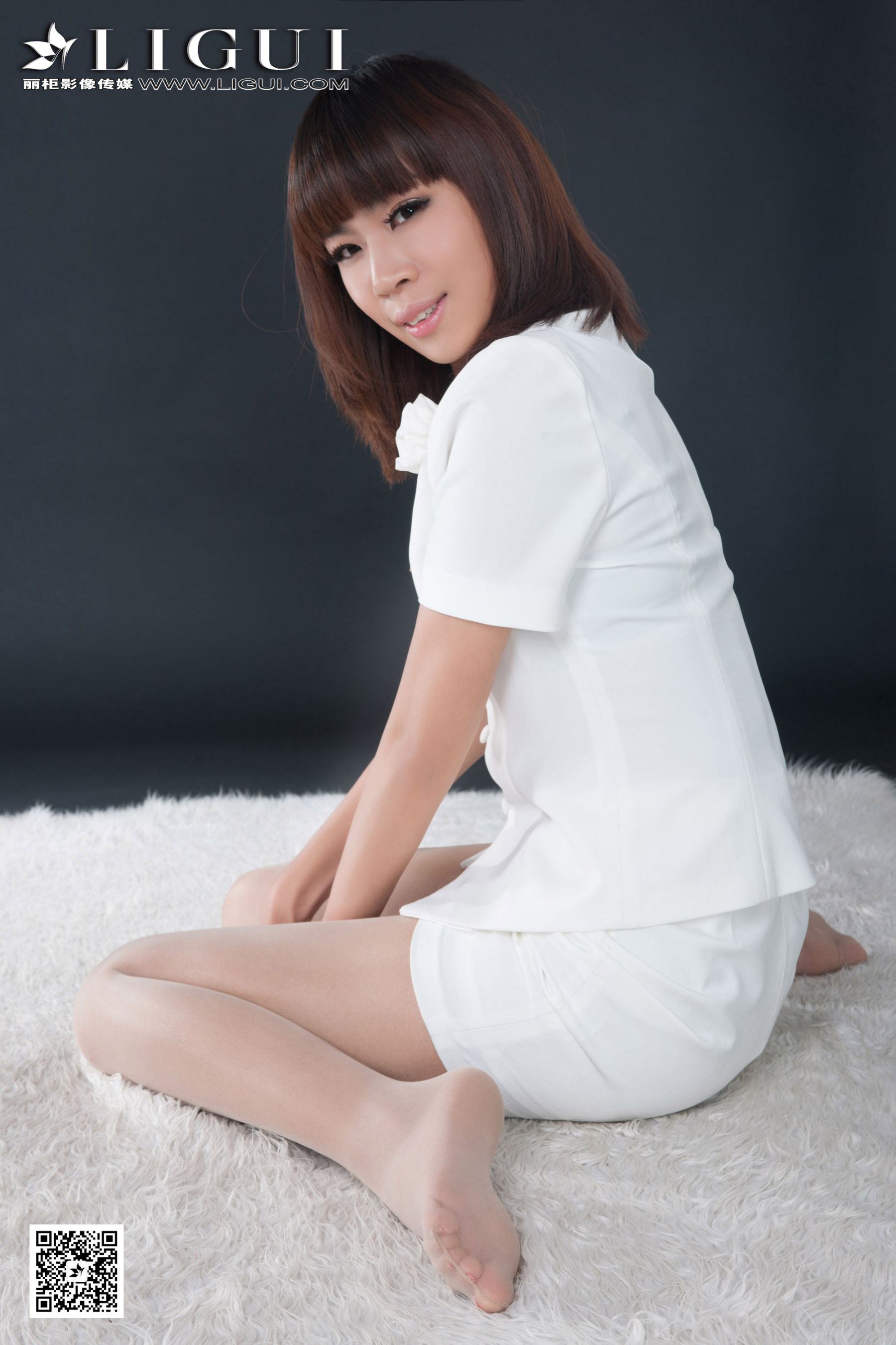 Model 甜甜《职业装肉丝袜丝足》上下全集 [丽柜第4张