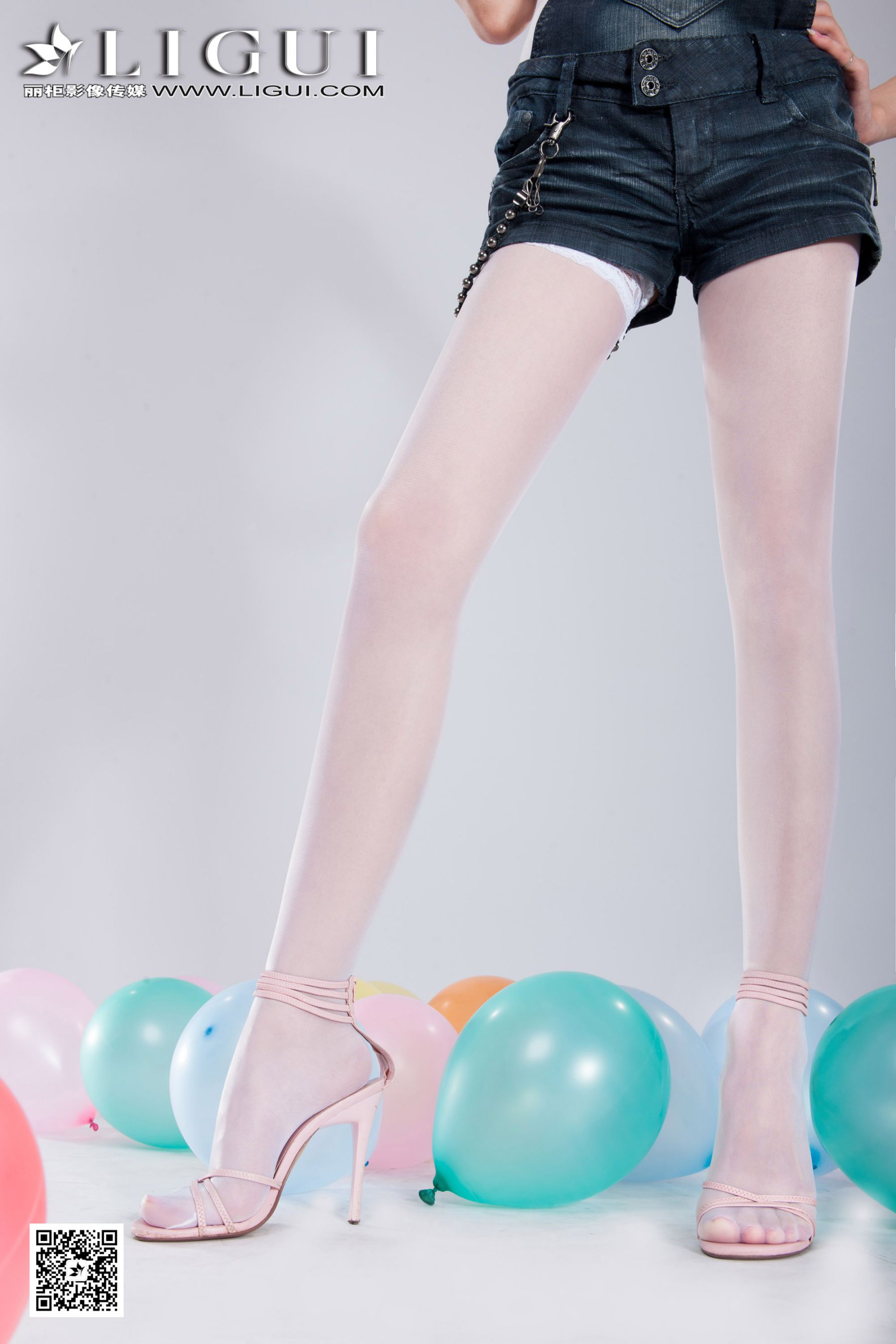 Model 乐乐《可爱吊带牛仔+白丝高跟》上中下全集第17张