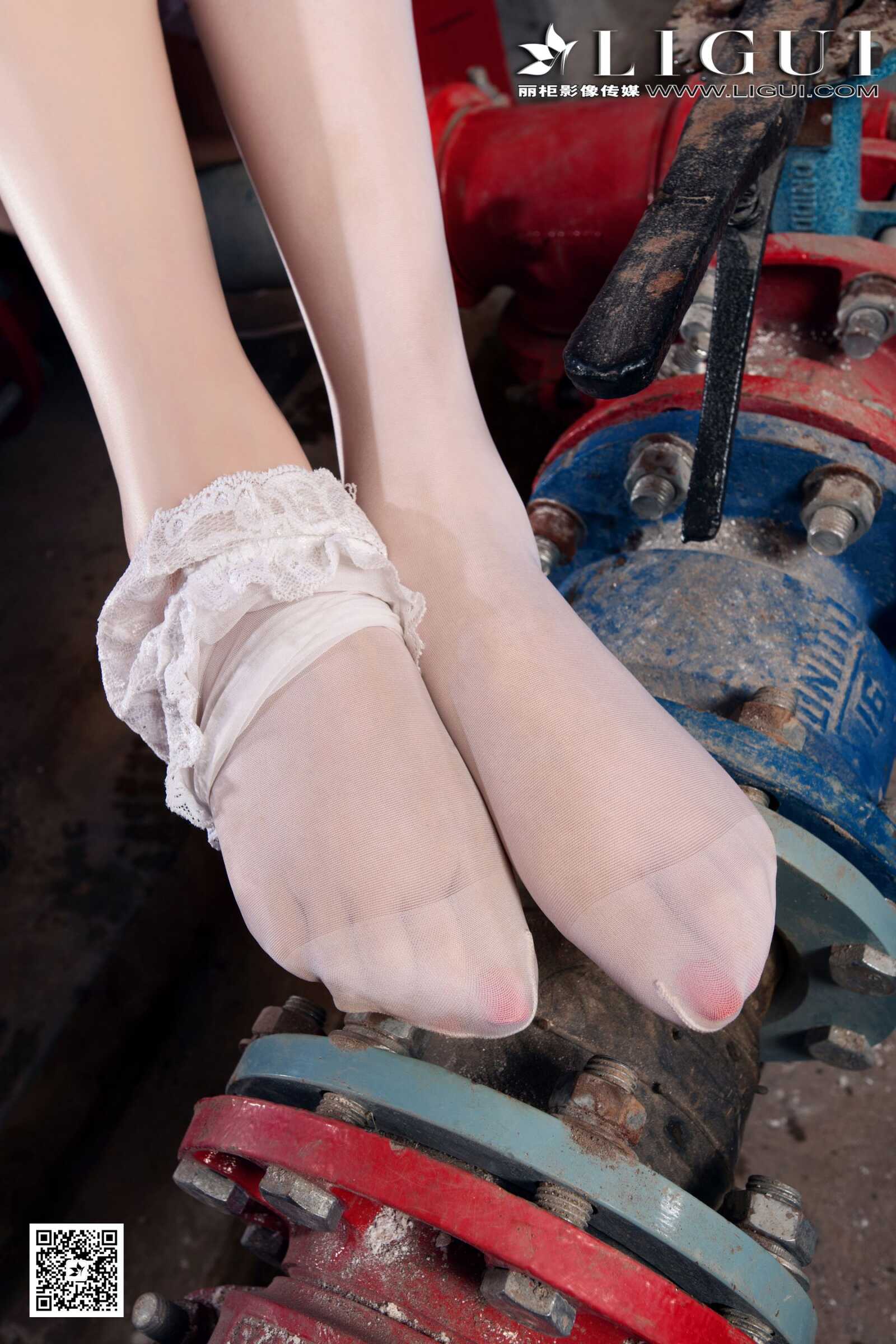 Model 安安《白丝护士丝足》 [丽柜贵足LiGui] 美腿第3张