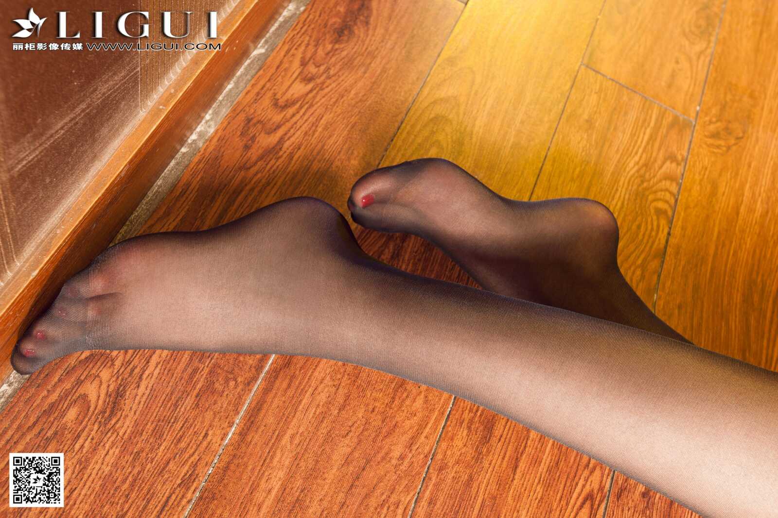 Model Kitty《黑丝制服女警》上下全集 [丽柜贵足第2张