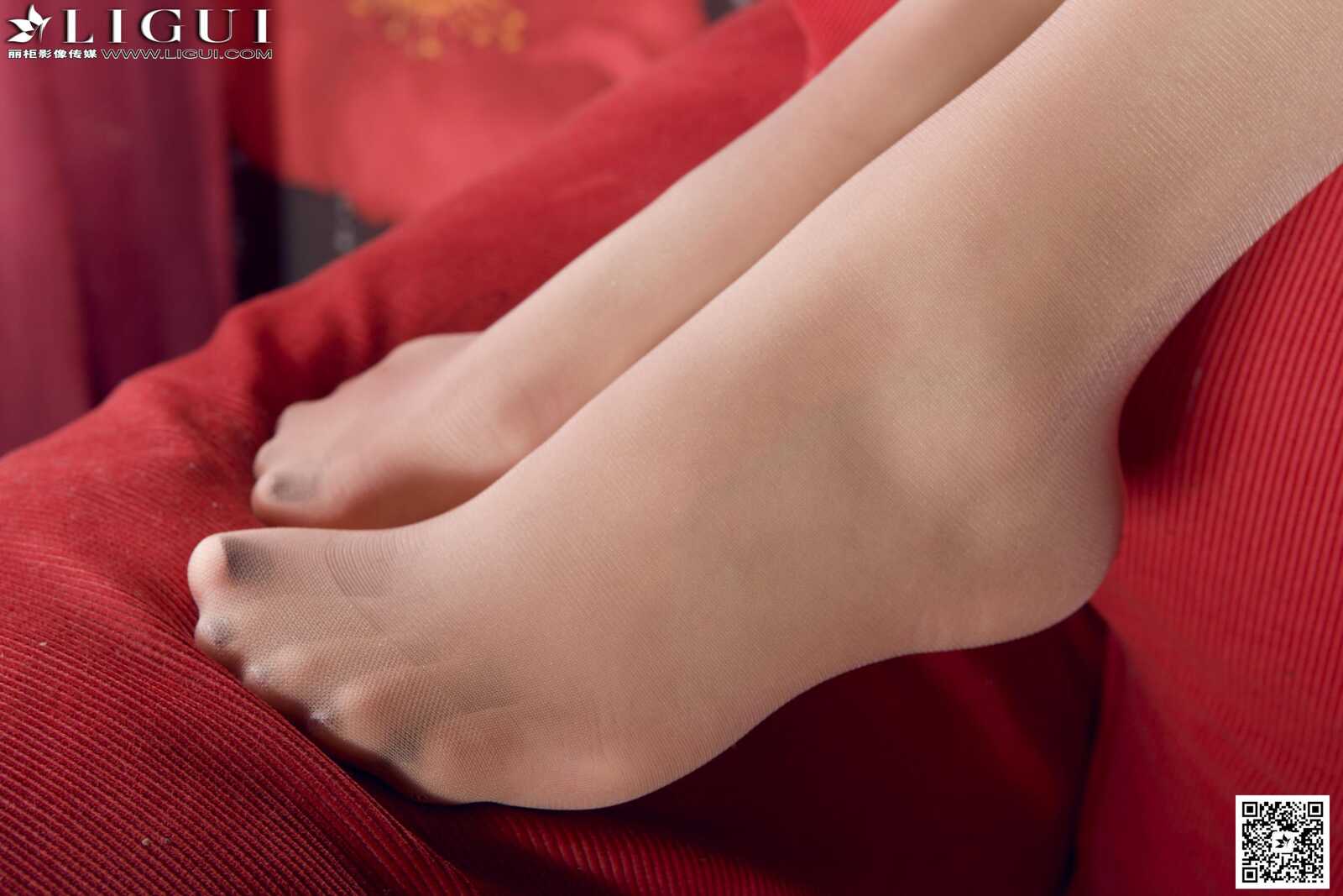 [丽柜LiGui] Model 英子《沙发上的和服丝足高跟》美第9张