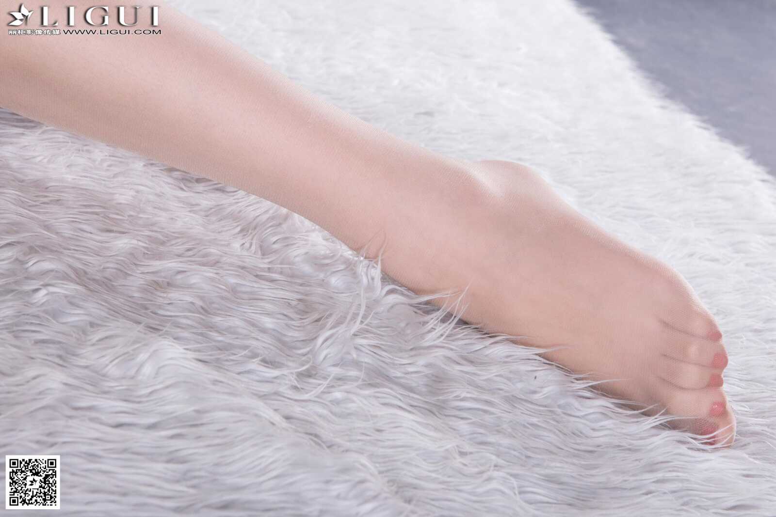 Model 文静《OL职业装丝足高跟》上下全集 [丽柜第5张