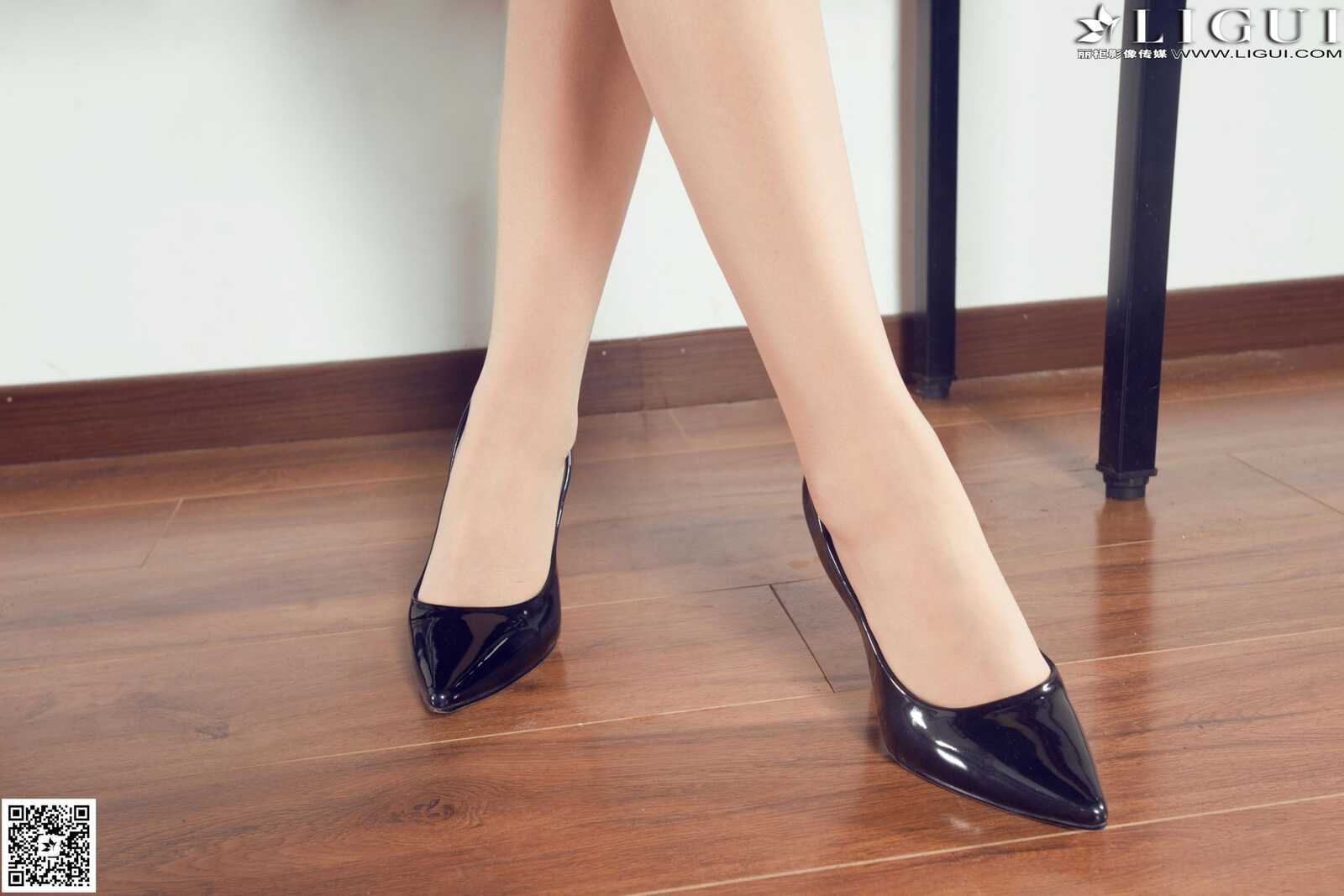 Model Liya《教室里的水手服校花》上下全集 [丽柜第15张