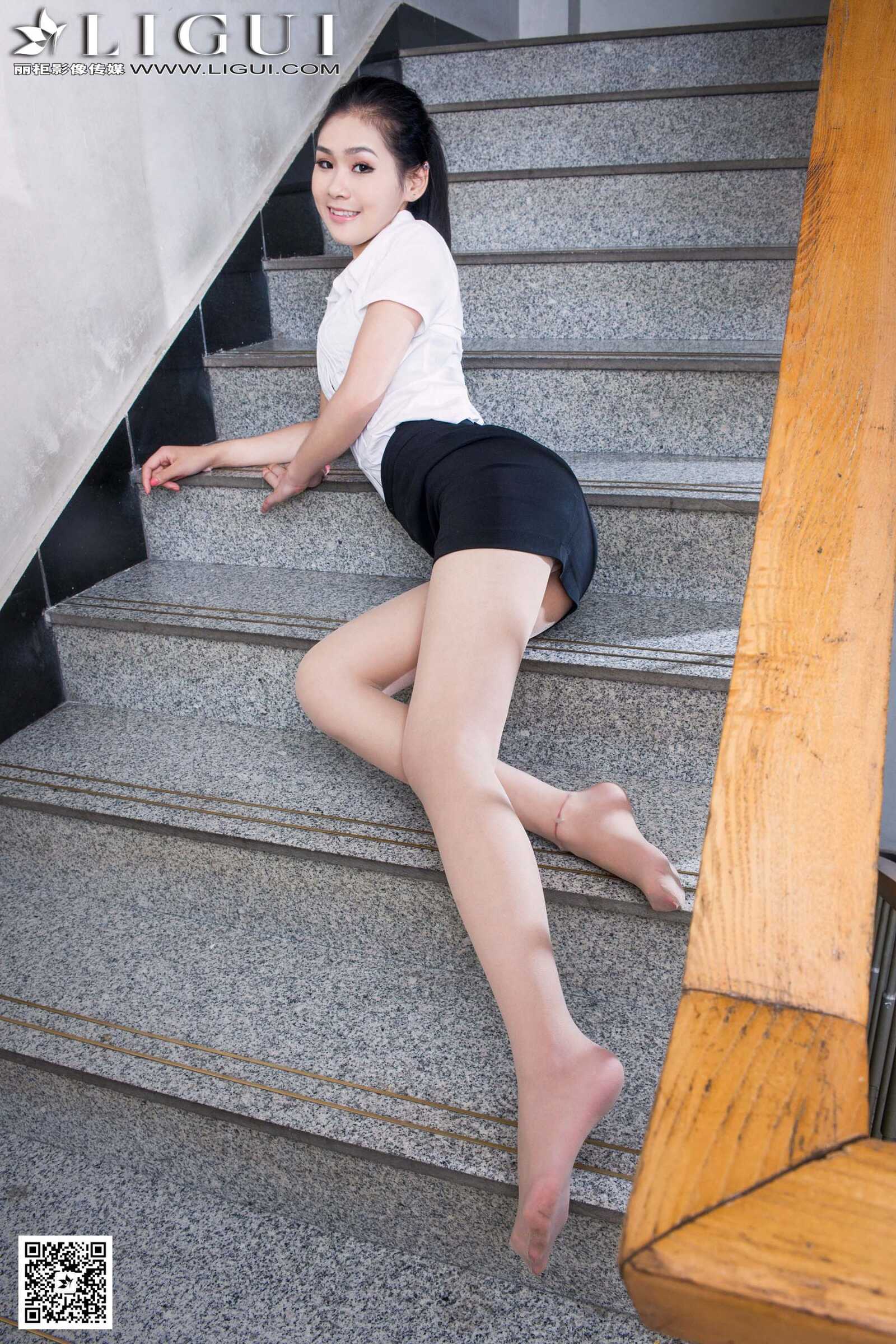 Model 凌凌《楼梯上的OL高跟丝足》上下全集 [丽柜第5张