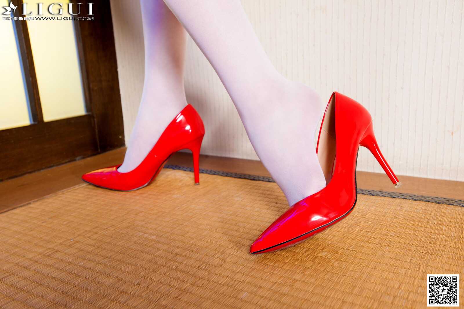 Model 佳怡《白丝红高跟护士丝足》上下全集 [丽柜第14张