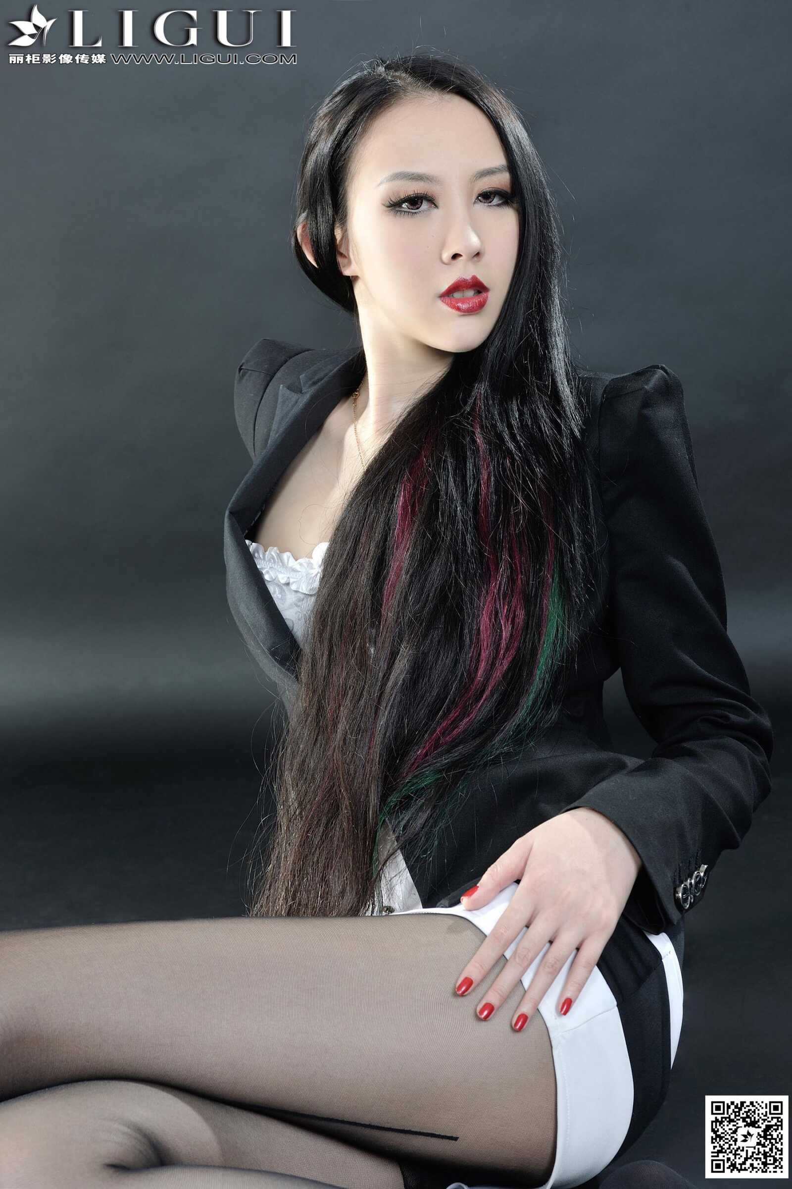 Model 菲菲《高贵黑丝丽人丝足》上中下全集 [丽柜第11张