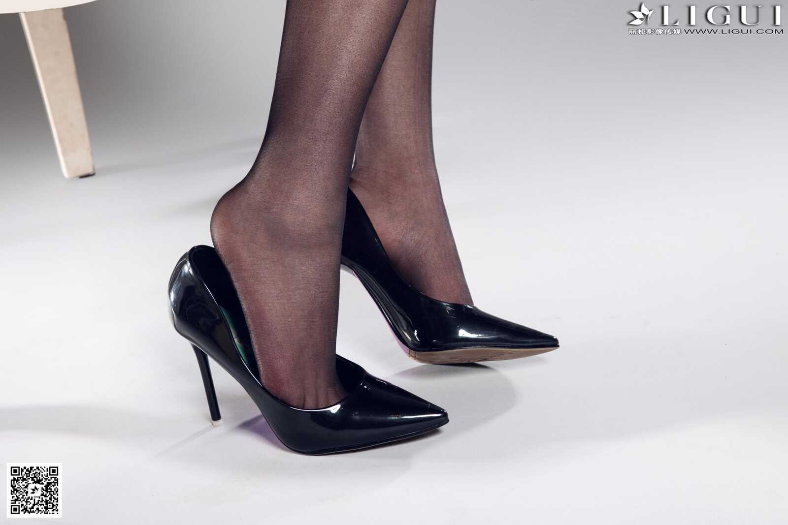 [丽柜贵足学院] Model 小倩《黑丝高跟职业装》美第7张