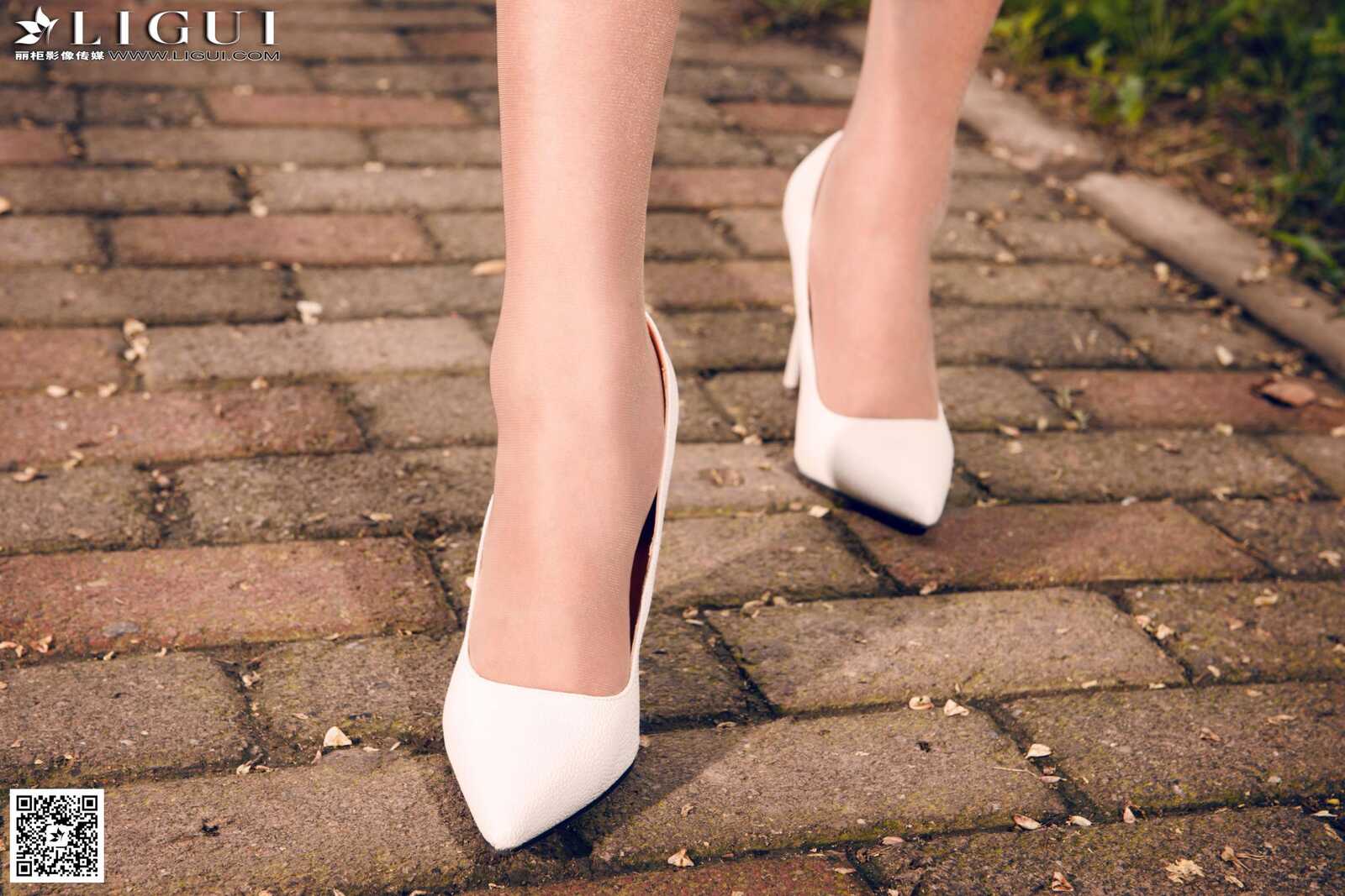 [丽柜LiGui] Model 司琪《极品唯美公园外拍》美腿玉第8张