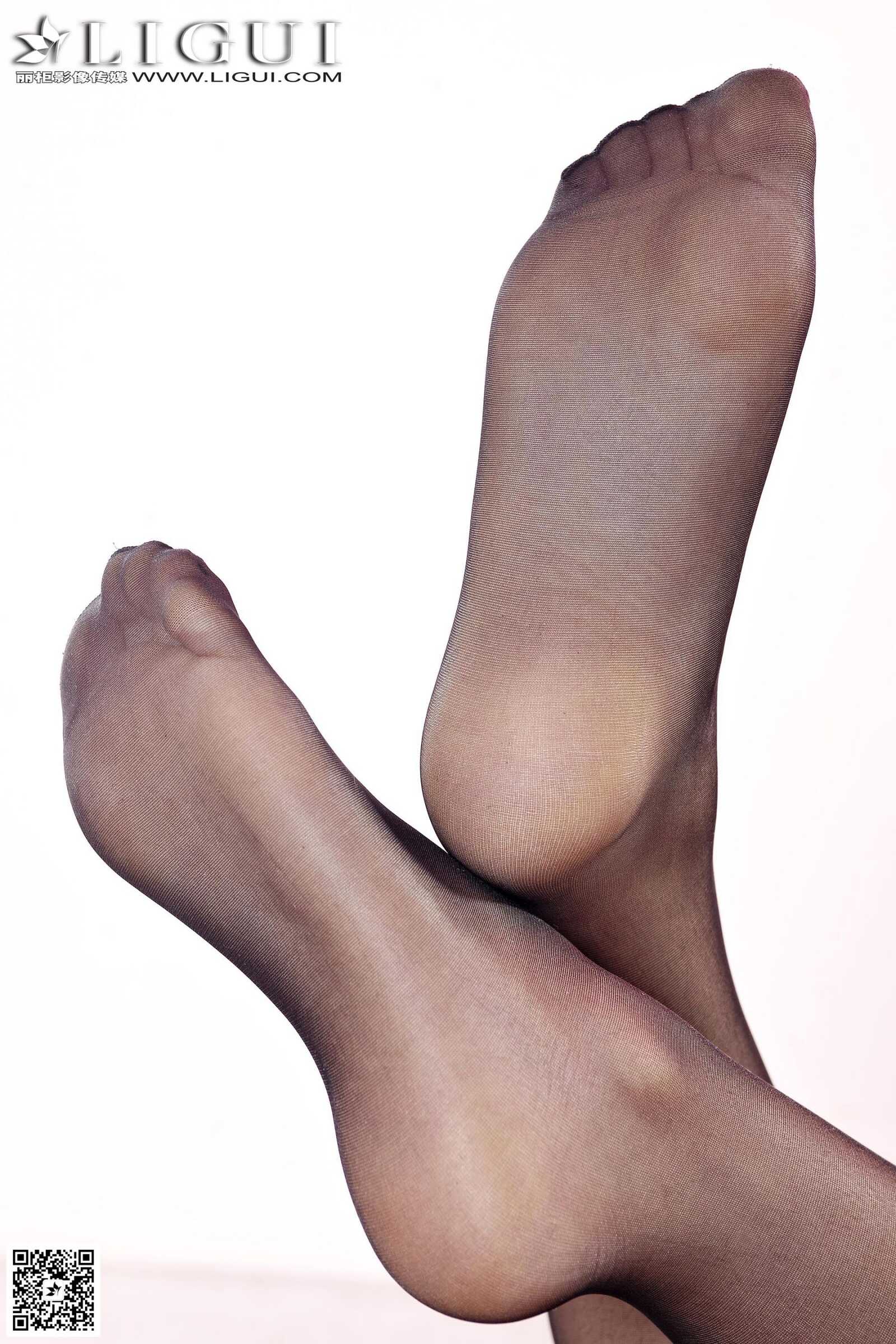 [丽柜LiGui] Model 允儿《超短连衣裙黑丝美足》美腿第3张