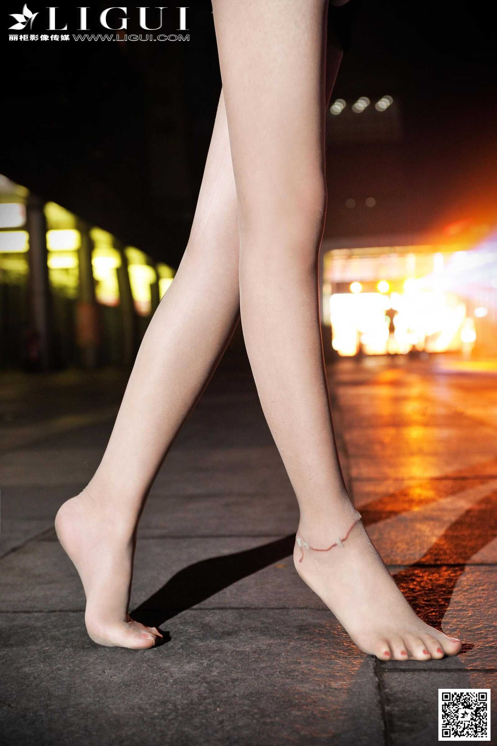 [丽柜LiGui] Model 凌凌《超短裙街拍高跟美足》美腿第1张