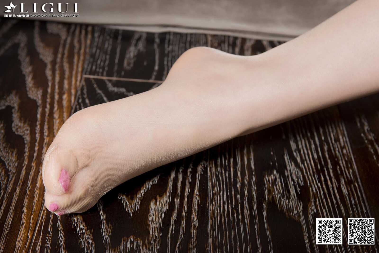 [丽柜LiGui] Model 允儿《沙发上的高跟美足》美腿玉第12张