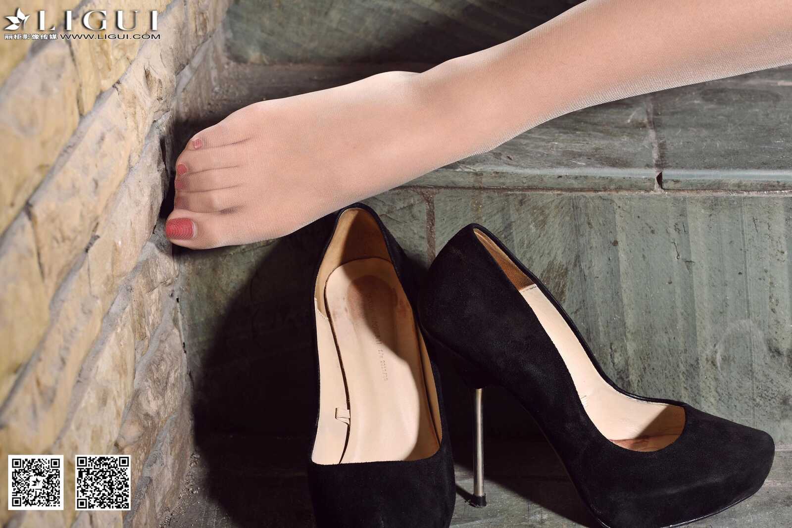 Model 文欣《楼梯口的时尚高跟女郎》 [丽柜LiGui第5张