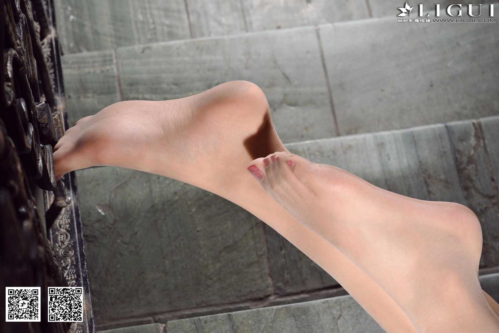 Model 文欣《楼梯口的时尚高跟女郎》 [丽柜LiGui第2张