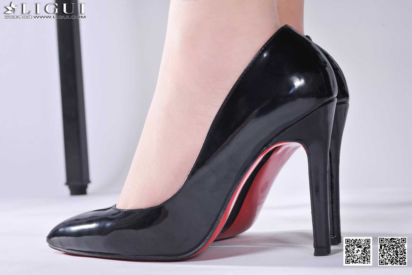 [丽柜LiGui] Model Amily《小眼镜学妹丝足》上下全集第14张