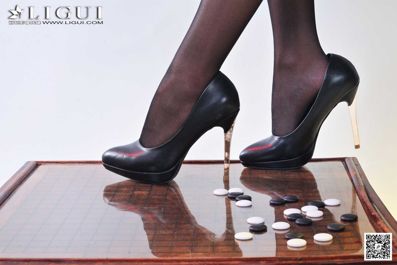 [丽柜LiGui] Model 微微《和服黑丝美足》美腿玉足写第8张