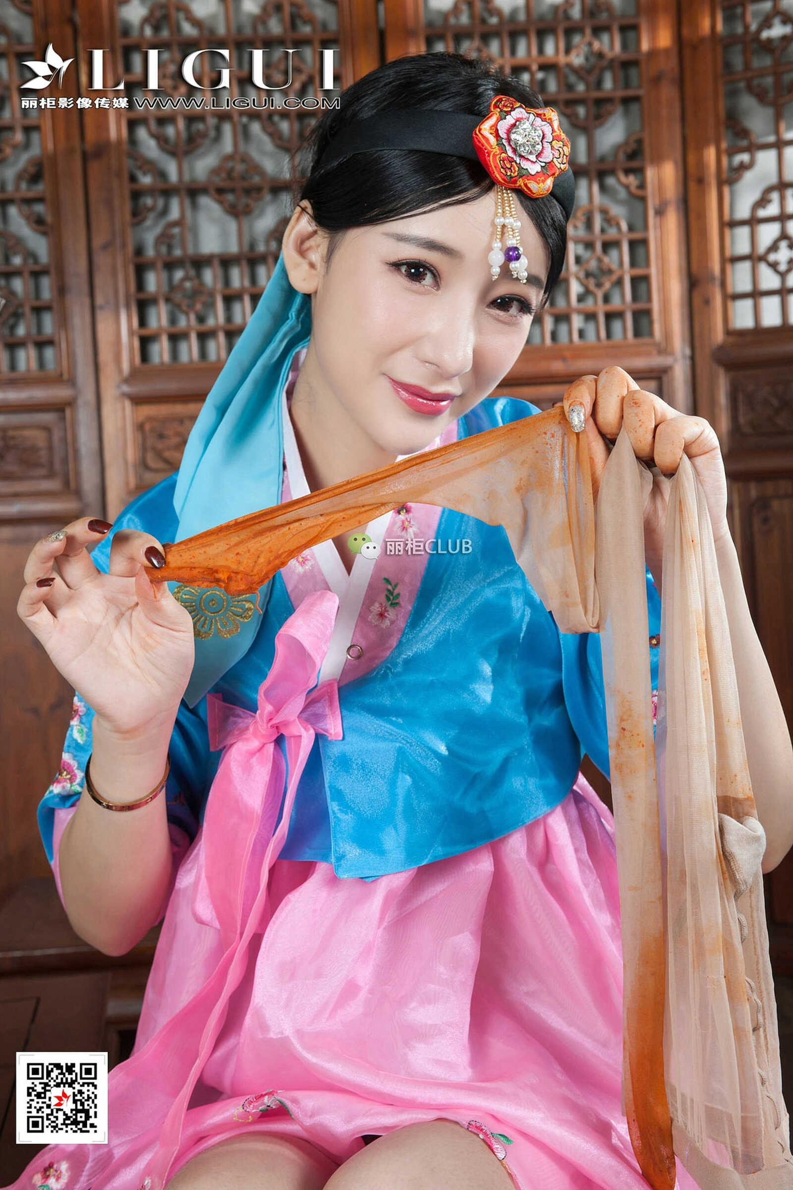 Model 飞飞《古典汉服+蔬菜丝足》 [丽柜Ligui] 写真第4张