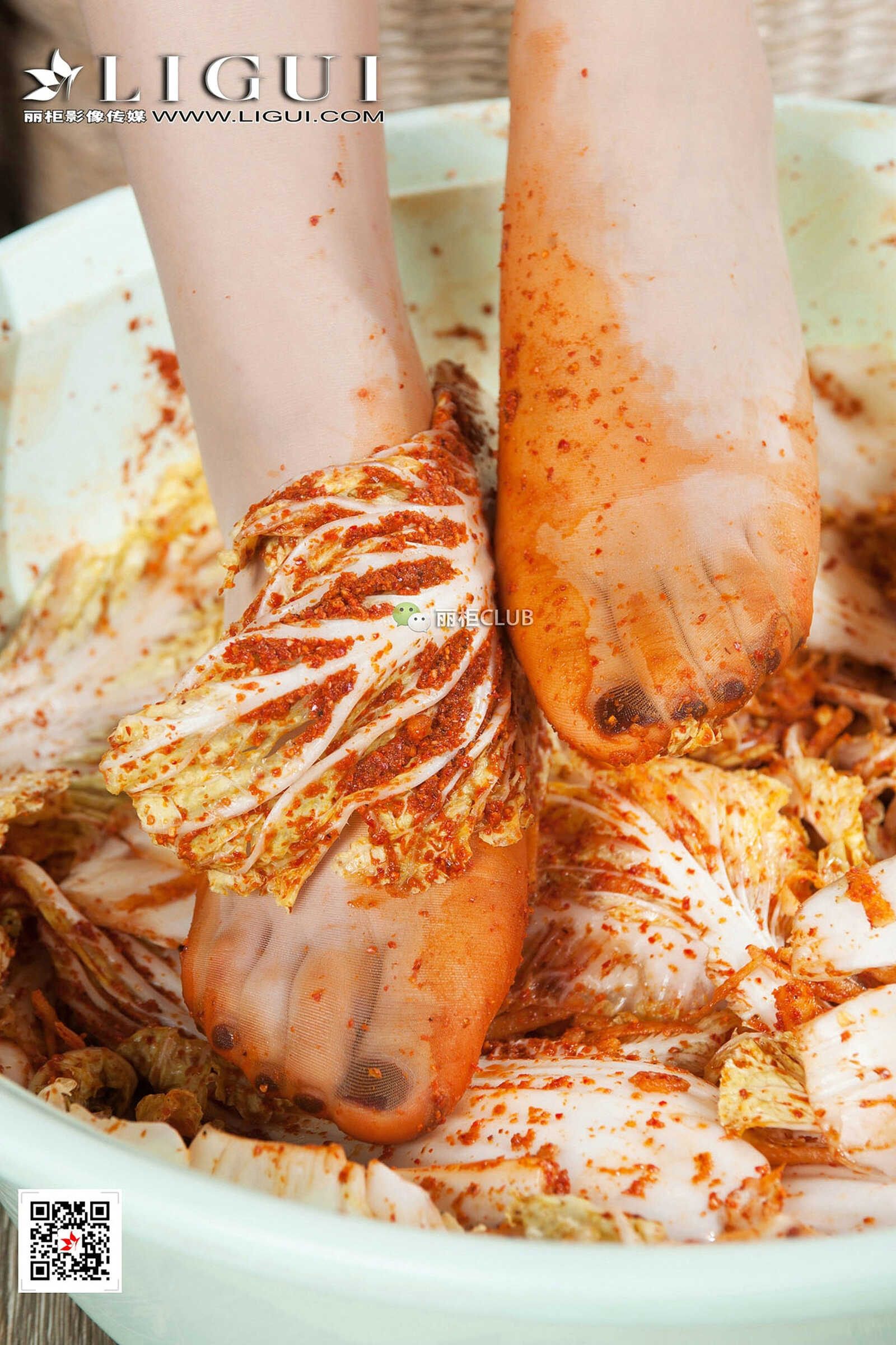 Model 飞飞《古典汉服+蔬菜丝足》 [丽柜Ligui] 写真第1张